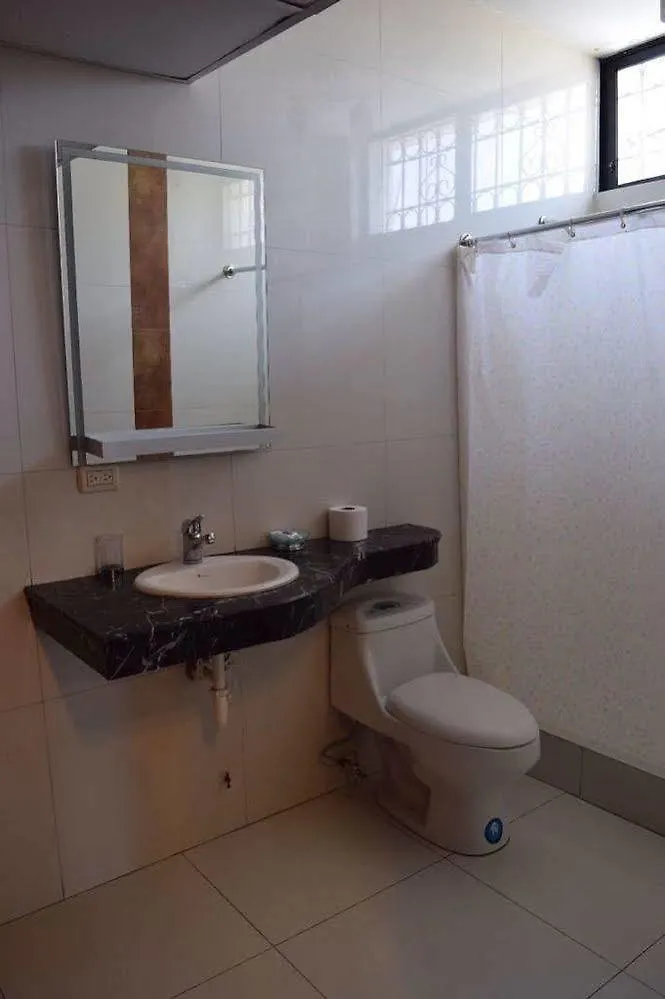 ** Hotell Hoteles En Guayaquil - Suites Guayaquil Cerca Del Aeropuerto Ecuador