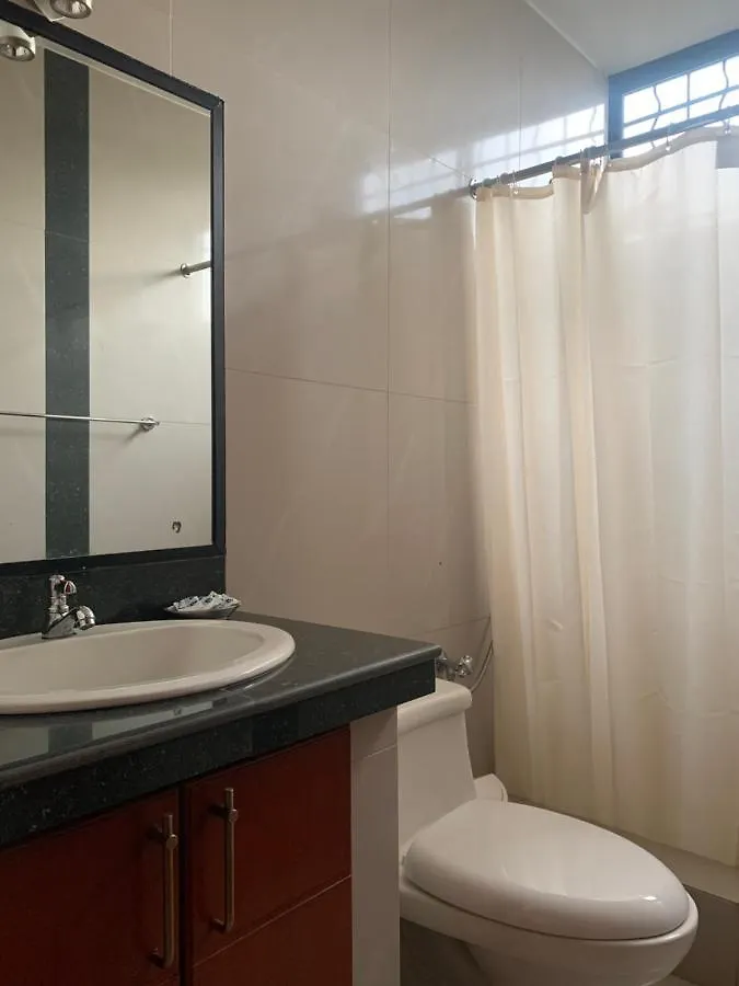Hoteles En Guayaquil - Suites Guayaquil Cerca Del Aeropuerto Ecuador