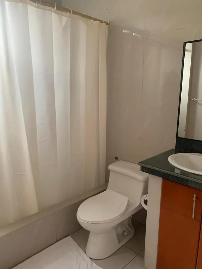 Hoteles En Guayaquil - Suites Guayaquil Cerca Del Aeropuerto 2*,  Ecuador